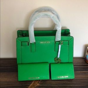 🌸Michael Kors Dillon Satchel & Wallets